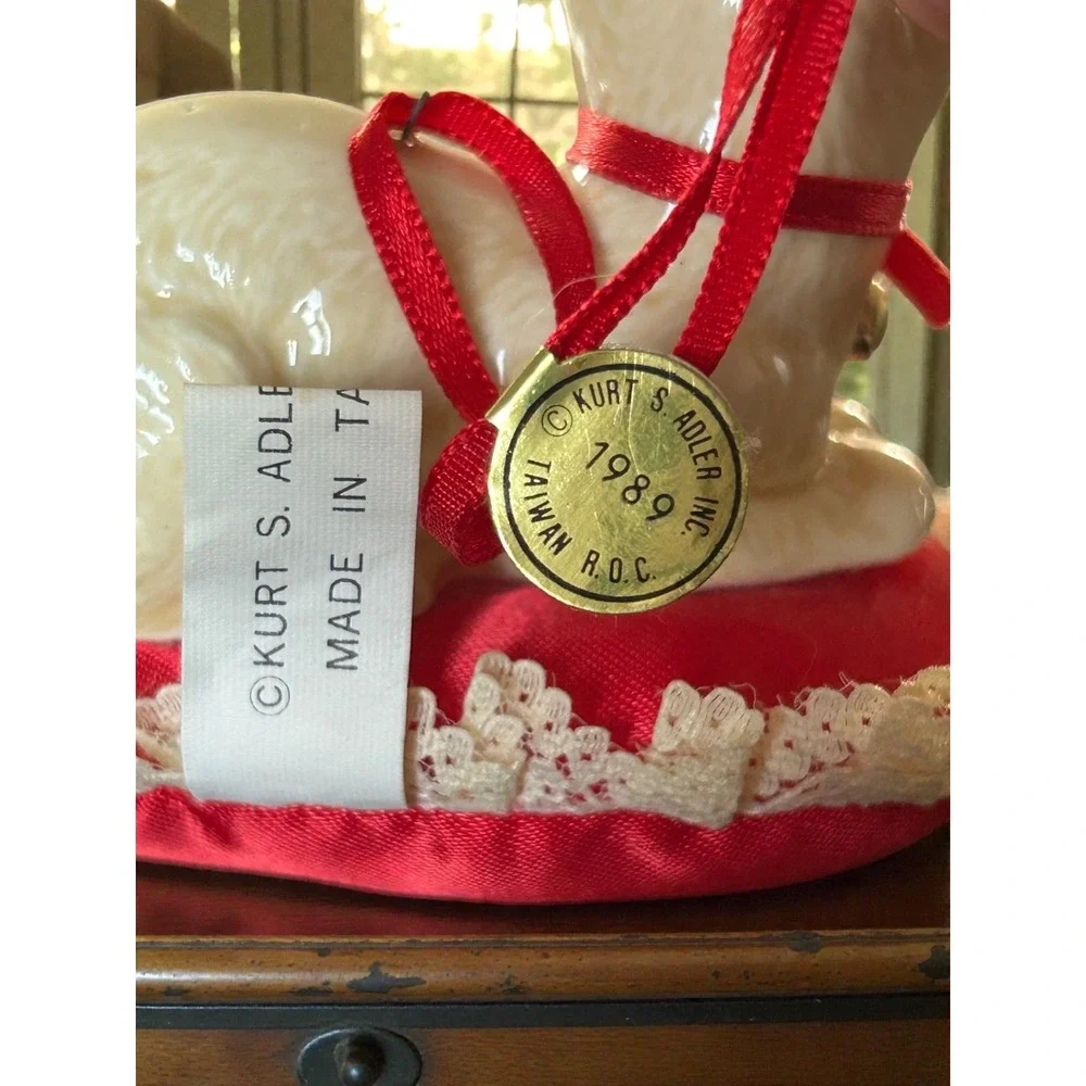 VTG Kurt Adler Ornament Ceramic‎ Brown Tan Cat on Red Pillow